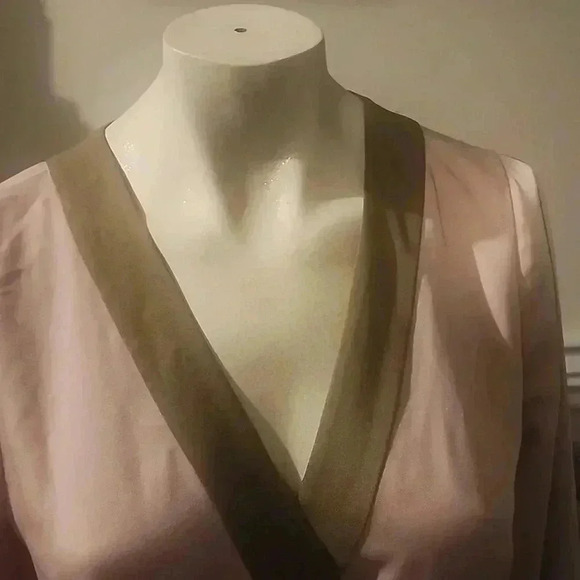 BCBGMAXAZRIA WRAP AROUND DRESS SIZE XS - Picture 3 of 9